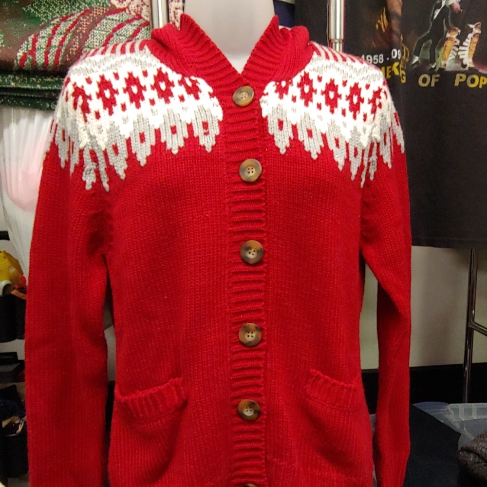 Berry red cardigan with hood and pockets